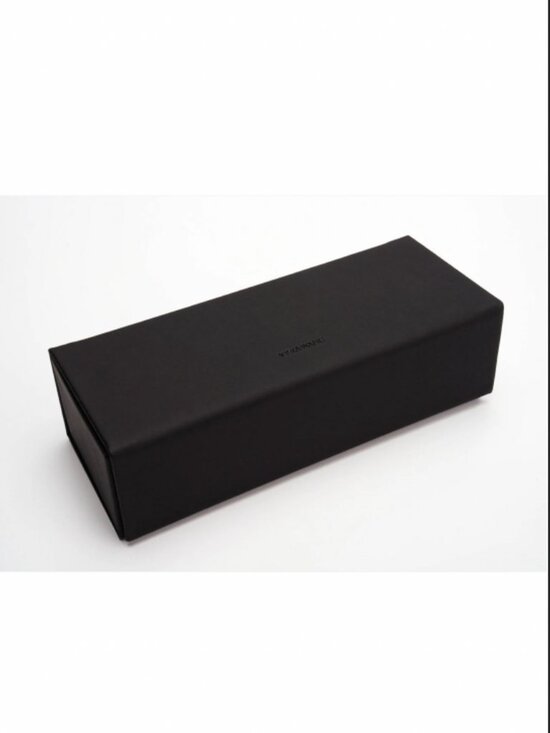 Vera Wang V621 Sunglasses in Black main image 5